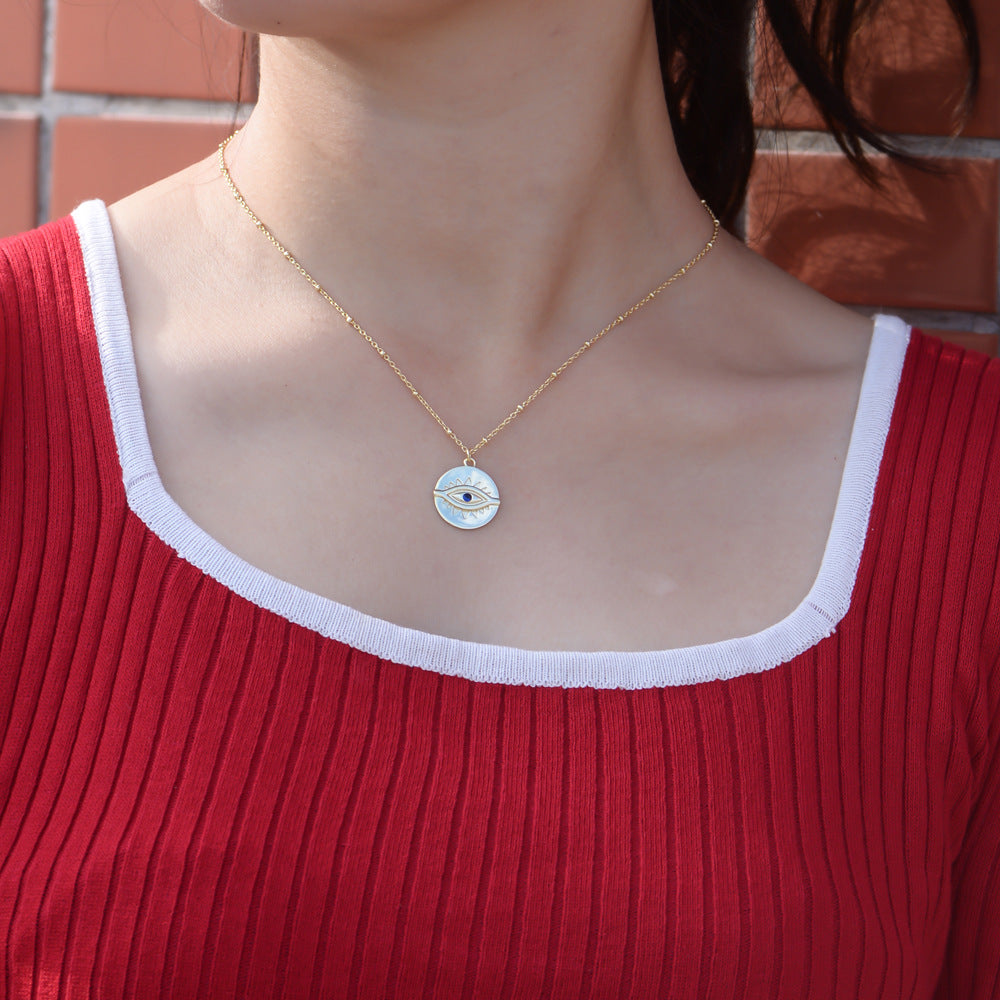 Gold-plated devil's eye S925 sterling silver retro round coin female necklace European and American ins light luxury eye clavicle chain